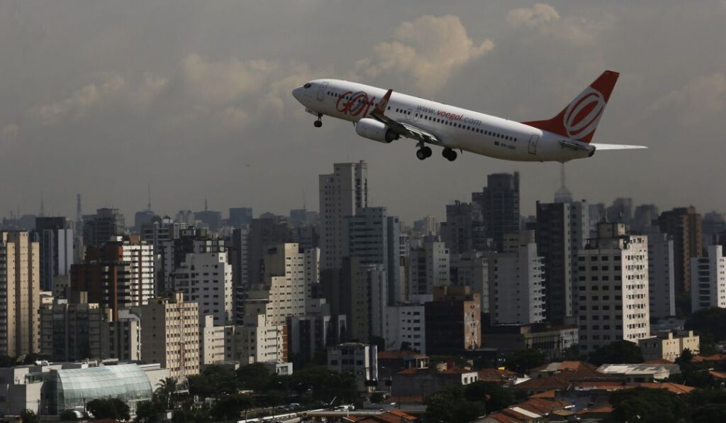 Reforma vai aliviar imposto da aviação regional, mas deslocamento entre metrópoles terá “tributo cheio“