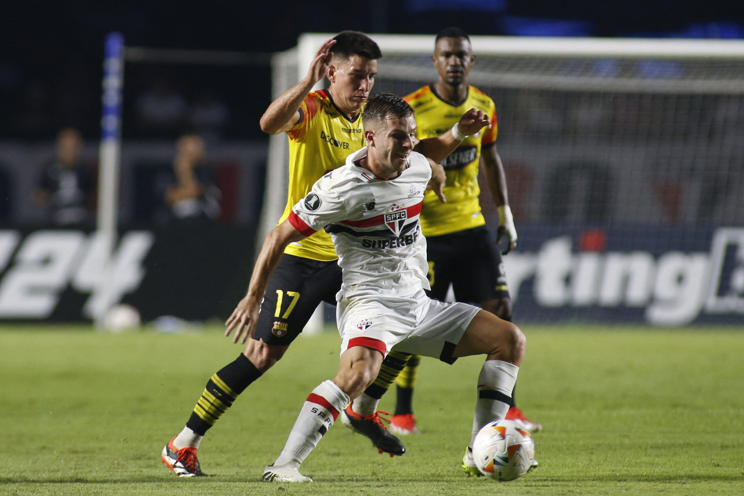 São Paulo faz seu pior jogo com Zubeldía e empata com Barcelona pela Libertadores