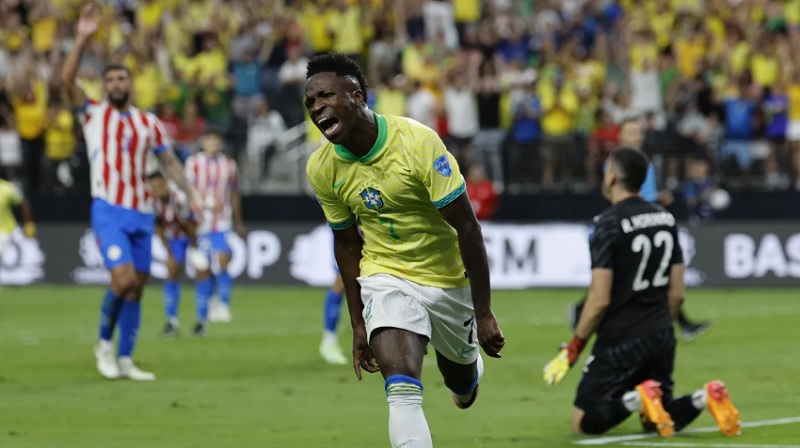 Com gols de Vini Jr., Brasil goleia Paraguai e encaminha vaga na Copa América