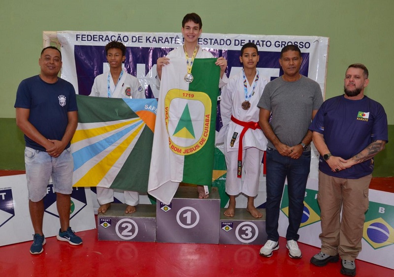 Atletas de Cuiabá garantem vaga no Jogos Escolares Brasileiros de Karatê