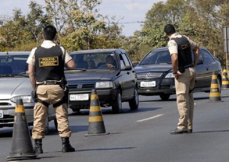 Denúncia anônima apoiada em elementos concretos justifica abordagem policial e busca veicular