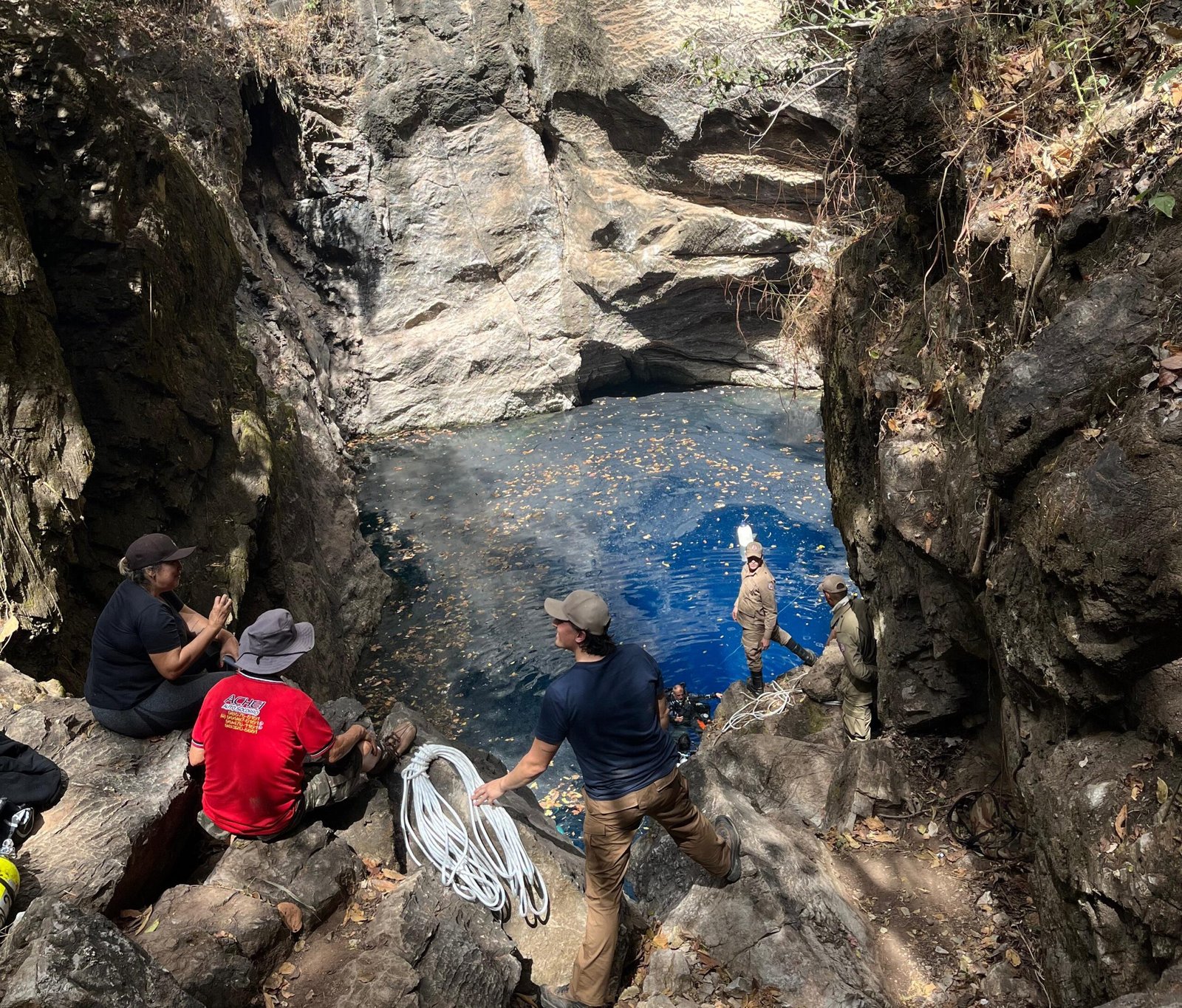 Mergulhadores dos Bombeiros de MT colaboram com pesquisa para mapear águas de Dolina em Nobres