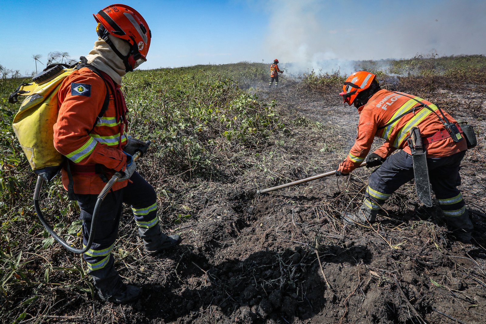 Corpo de Bombeiros combatem 13 incêndios florestais em Mato Grosso nesta sexta-feira (25)