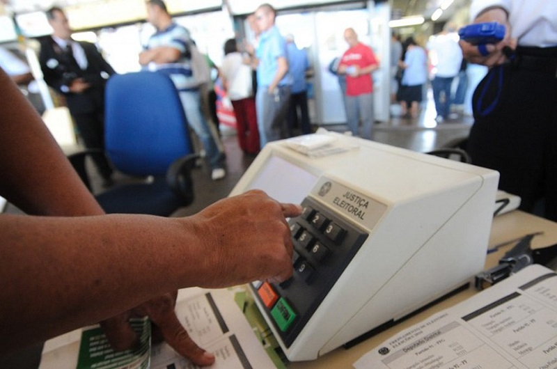 É CRIME – Concentração de eleitores e desordem podem levar à reclusão e detenção