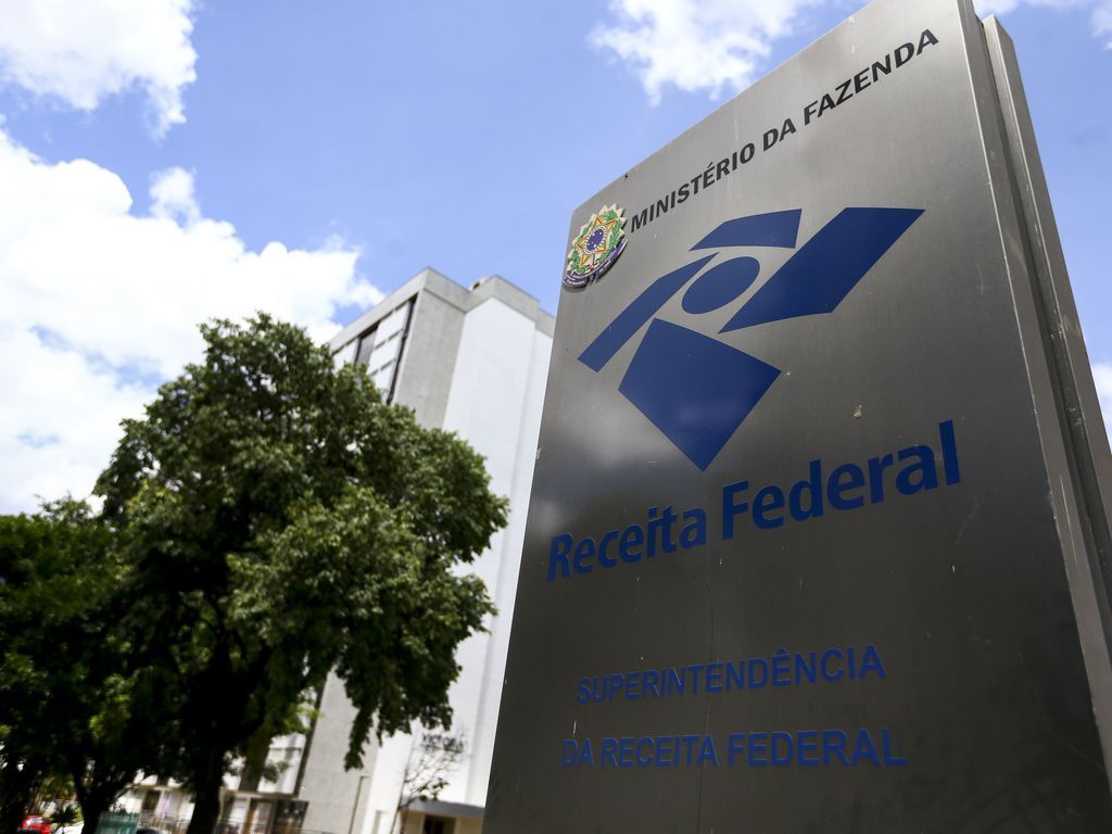 Receita Federal notifica mais de 3 mil empresas para regularização de PIS/Cofins