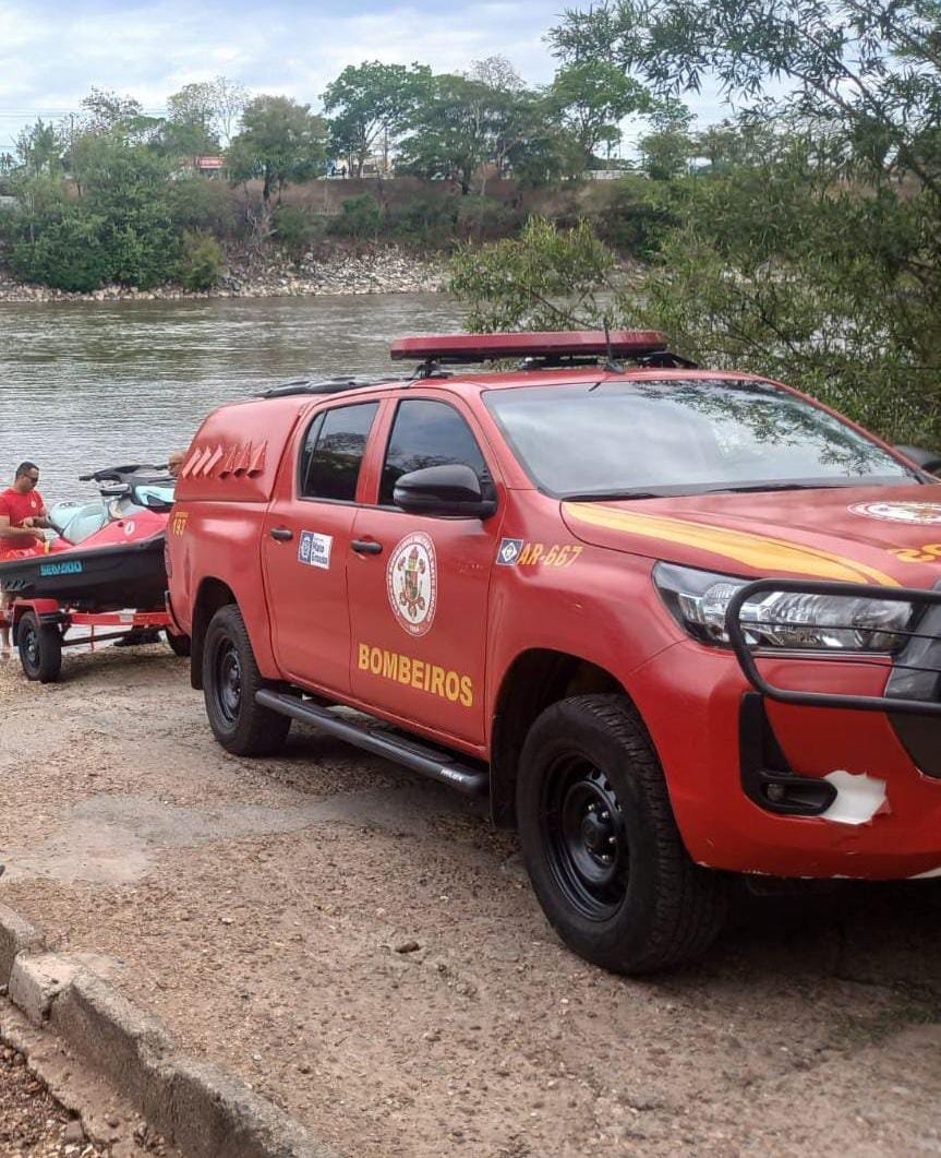 Bombeiros localizam corpos de duas crianças que se afogaram no Rio Cuiabá