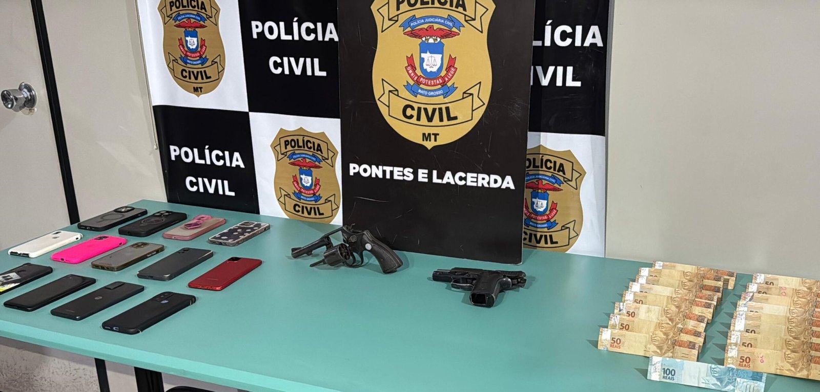 Polícia Civil prende 10 pessoas em flagrante por porte ilegal e associação criminosa