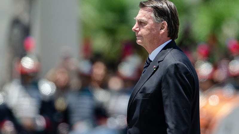 Bolsonaro tenta jogar trama golpista para Heleno e Braga Netto, e militares reagem