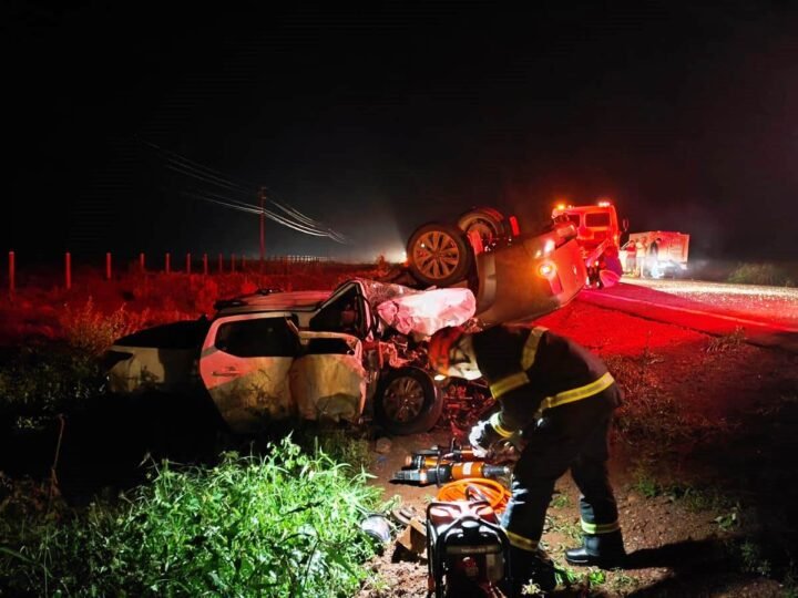 Corpo de Bombeiros realiza o desencarceramento de três vítimas presas às ferragens de veículo