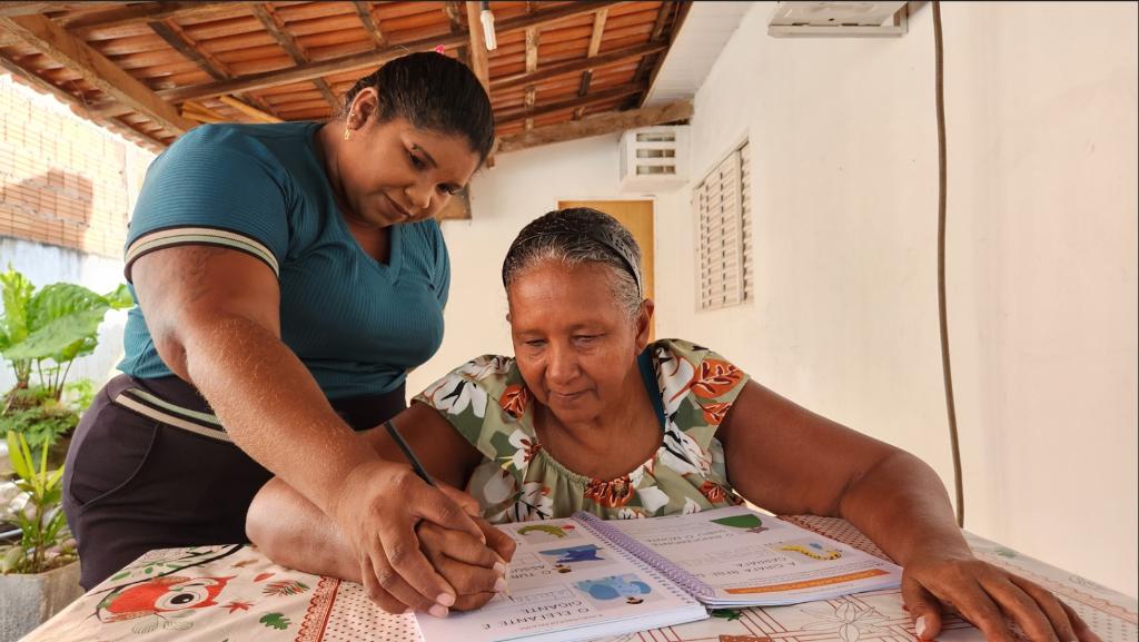 Idosos de comunidade rural de Santo Antônio de Leverger aprendem a ler e escrever com o Programa Mais MT Muxirum